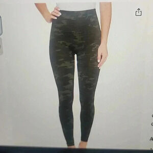 SPANX CAMO LEGGINGS SIZE M